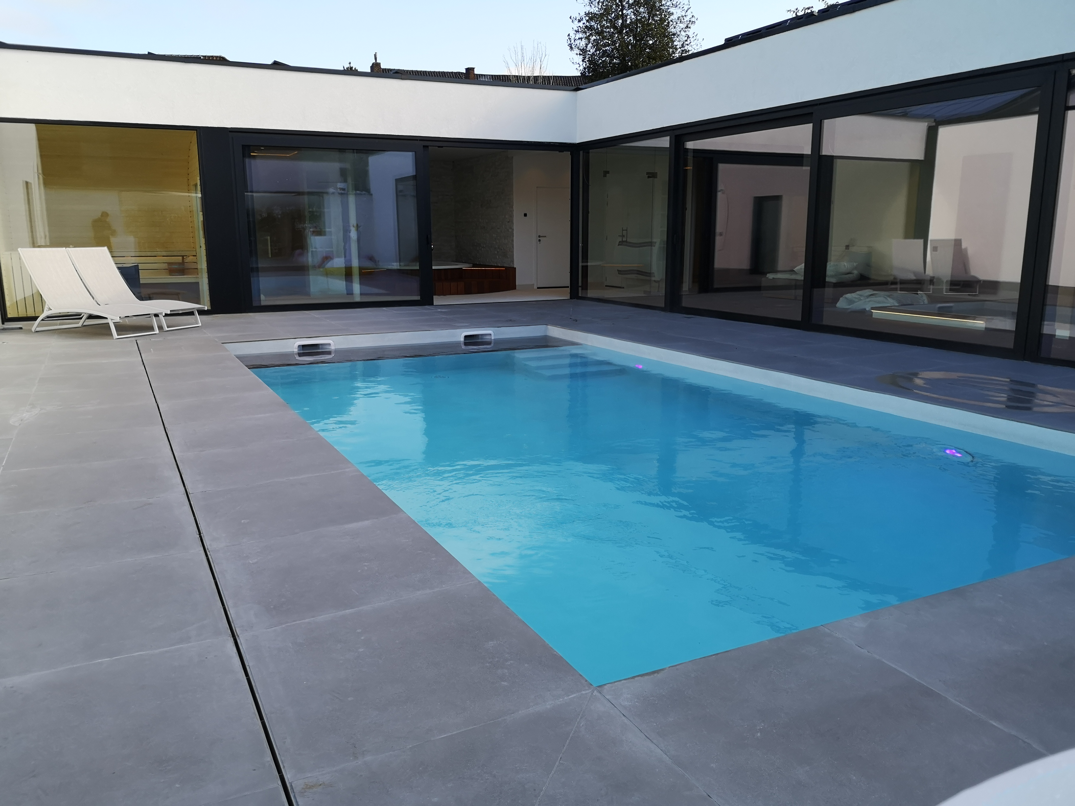 La terrasse et la piscine