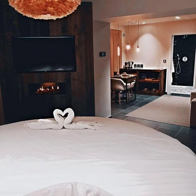 La chambre et les espaces de la Suite du Manoir